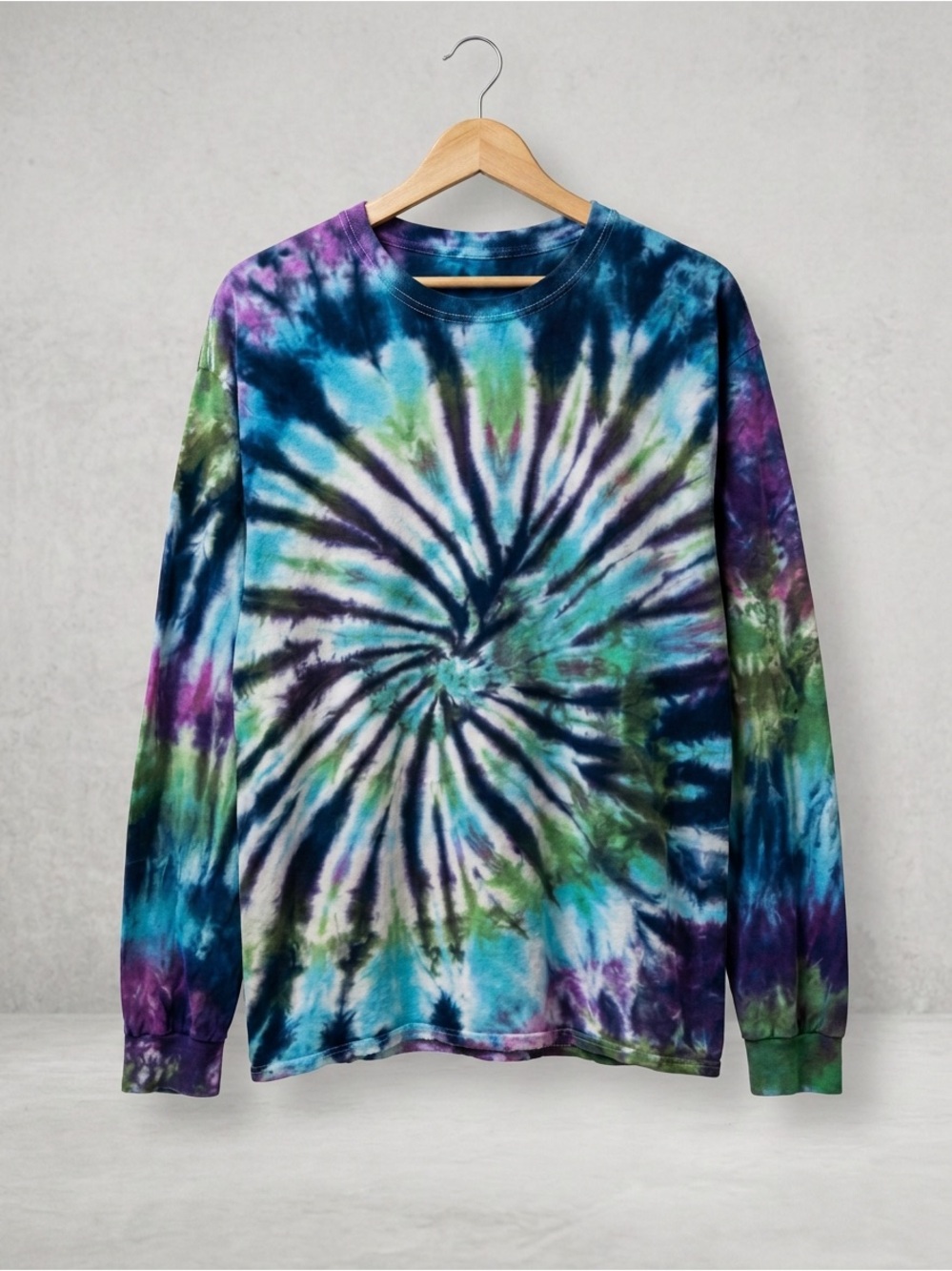 Gilden Long Tie Dye Sleeve Cotton Tee. Large. EUC.